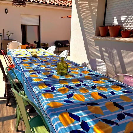 Villa Conviviale A 8 Min De La Pour 10 Personnes Thaire